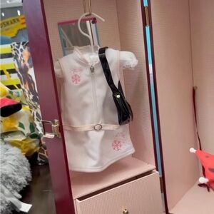 American Girl trunk that can be closer and carrying case